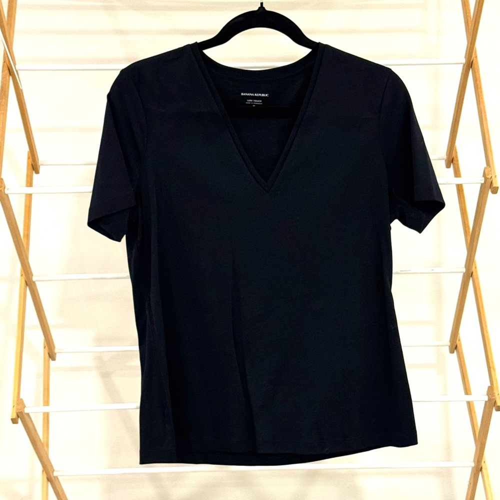Banana Republic Luxe Touch Black Short Sleeve V-Neck Tee